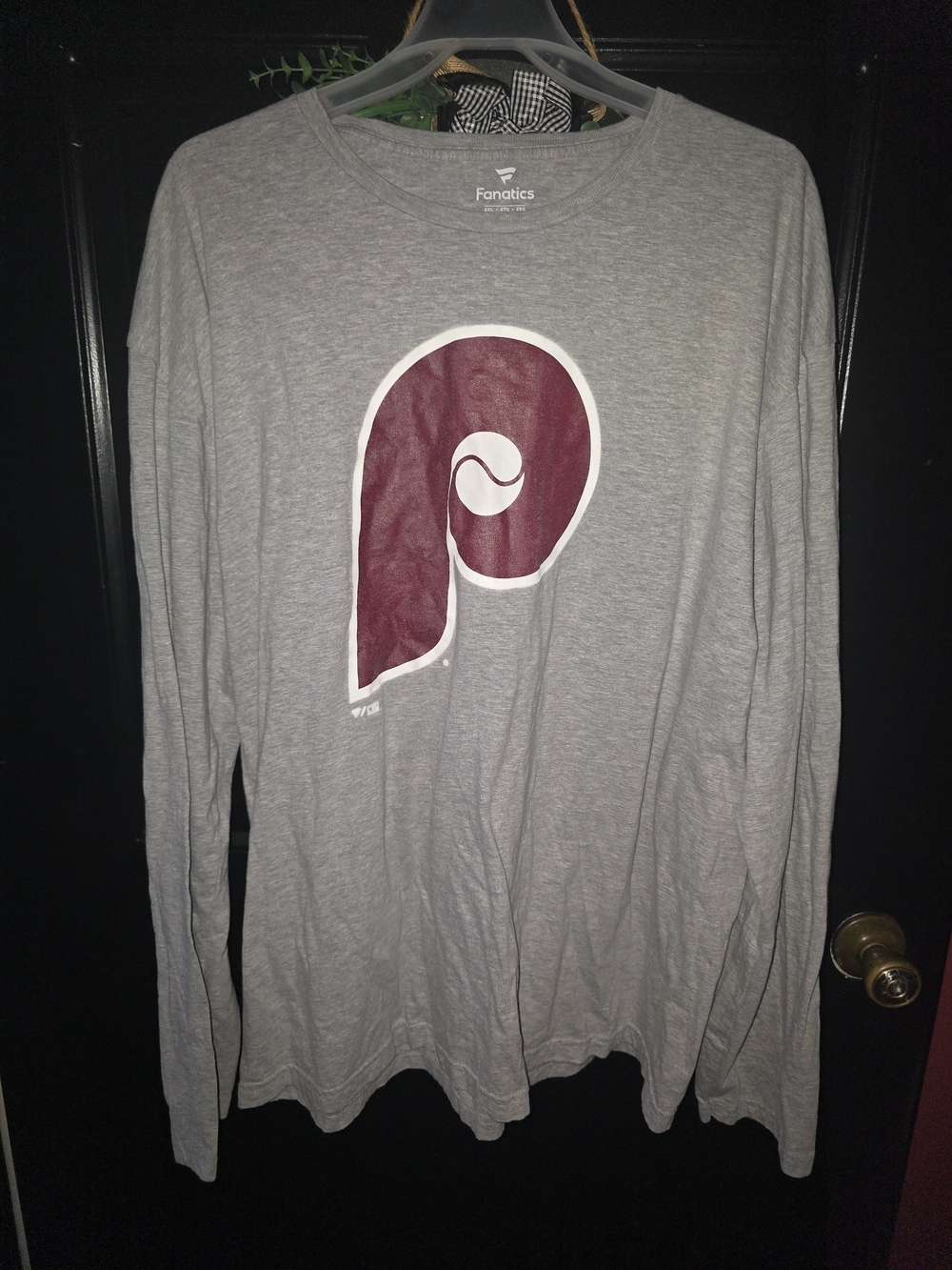Fanatics Phillies Gray Long-Sleeve Tee with Maroon Graphic P 2xl